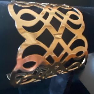 Stainless Steel Gold tone open Scallop bracelet